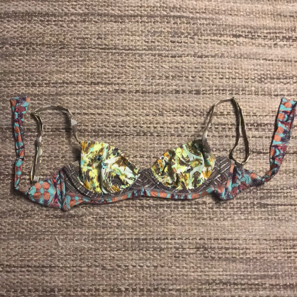 Maaji top. Size medium.